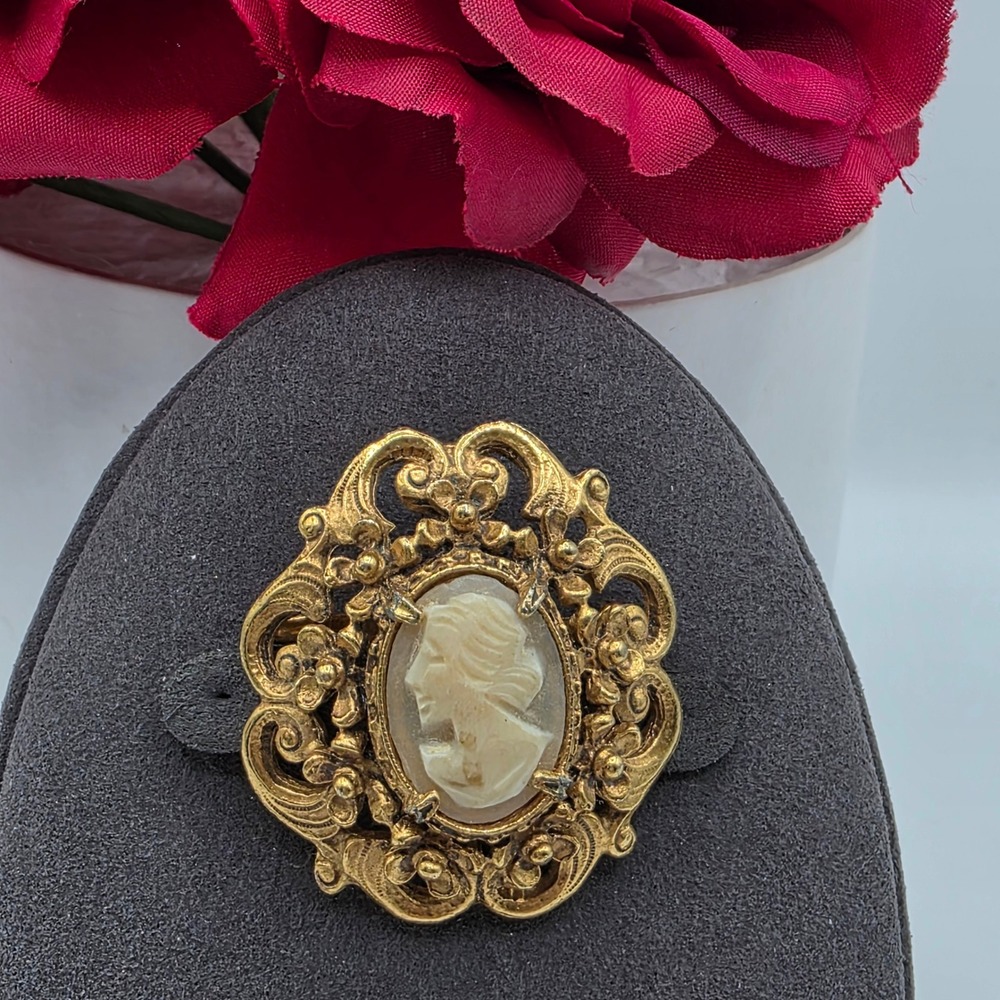 Vintage Florenza Gold Tone Ornate Filigree Cameo Brooch Pendant Victorian Style